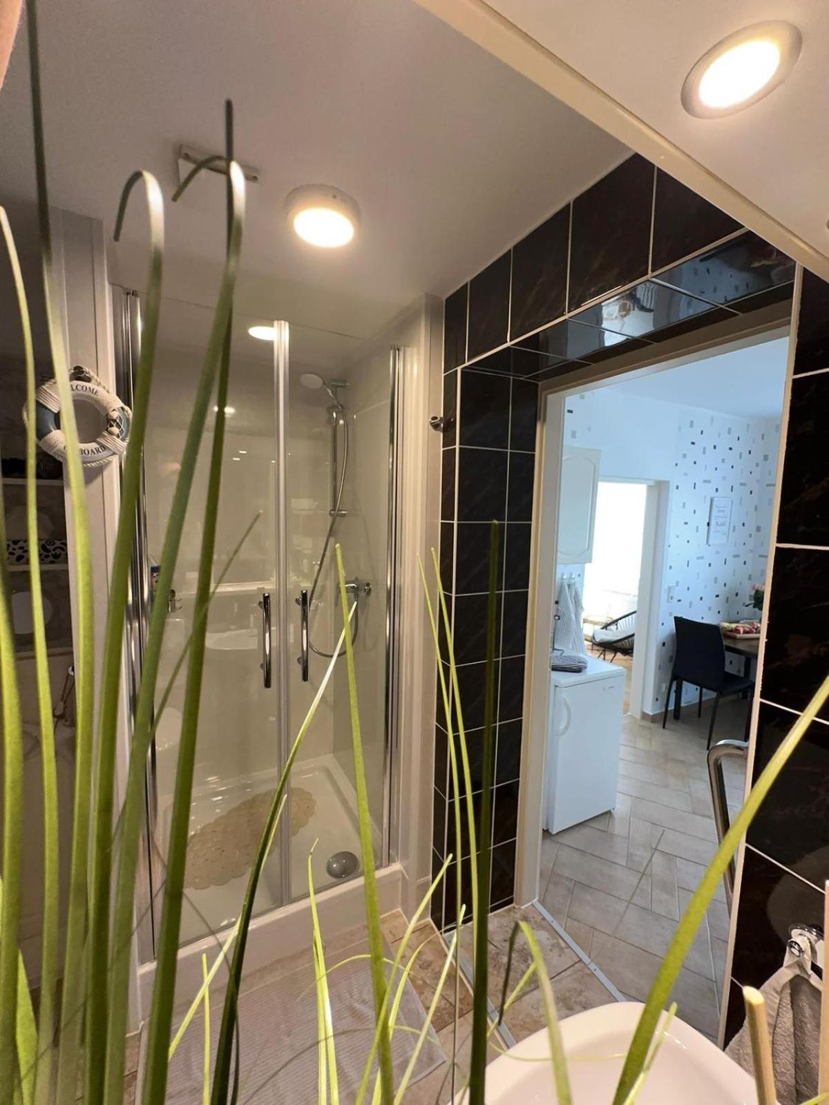 Ferienwohnung Am Strom Rostock Exteriör bild