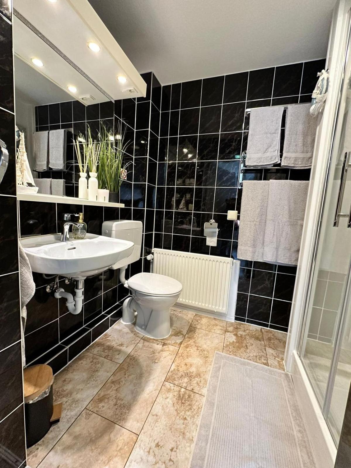 Ferienwohnung Am Strom Rostock Exteriör bild